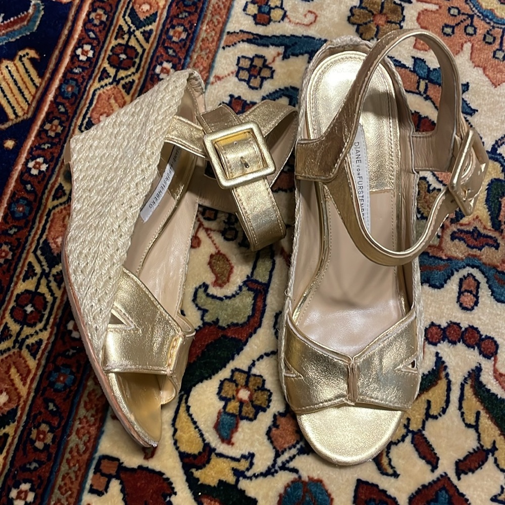 Diane Von Furstenberg Sudan Gold Wedges used. - Picture 3 of 10